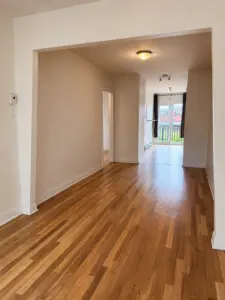 2587 rue Duquesne