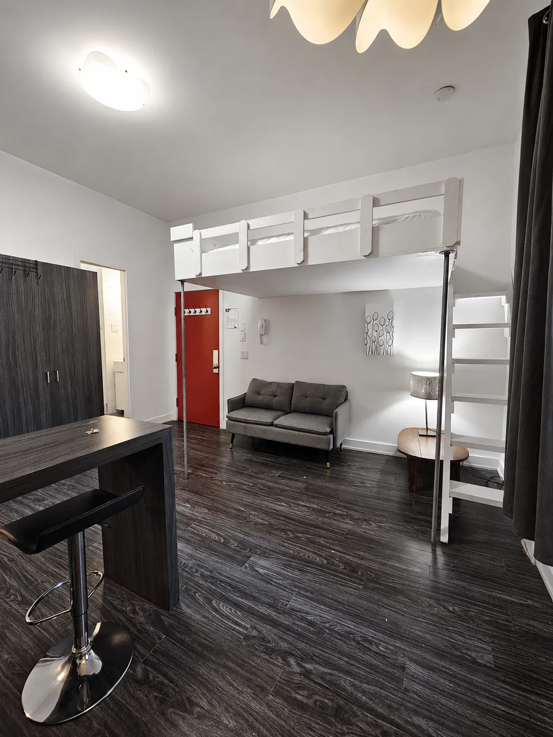 Joli studio mezzanine meublé et tout inclus à Montréal – Berri/UQAM — photo 1